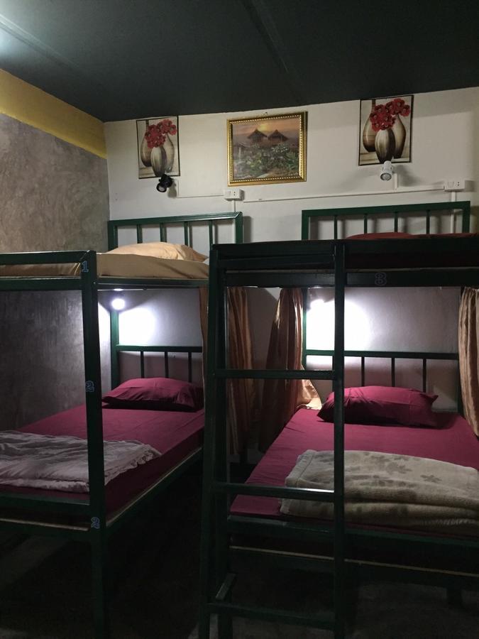 Tiger House Hostel (Adults Only) เชียงใหม่ ภายนอก รูปภาพ