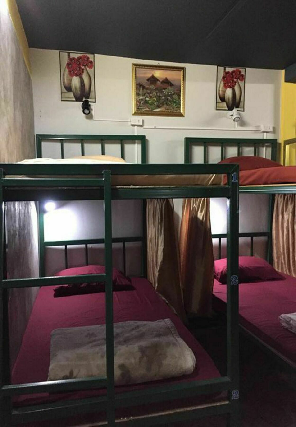 Tiger House Hostel (Adults Only) เชียงใหม่ ภายนอก รูปภาพ