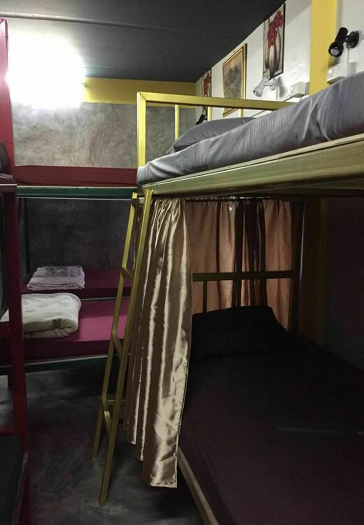 Tiger House Hostel (Adults Only) เชียงใหม่ ภายนอก รูปภาพ